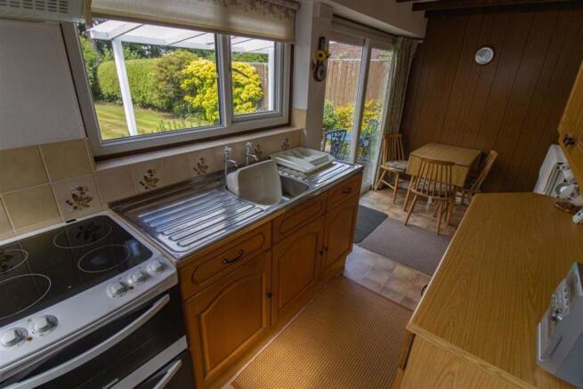 KITCHEN/BREAKFAST ROOM