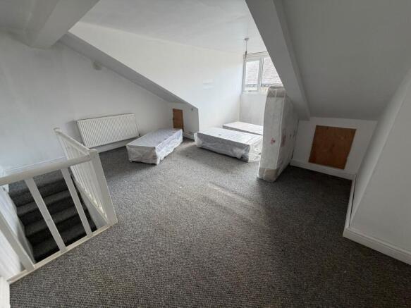 3 bed Terraced to rent Image 8