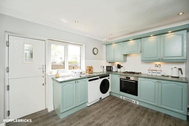 3 bed Semi-Detached for sale Image 10