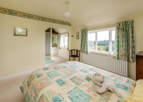 East Mill Cottage-bed2.jpg