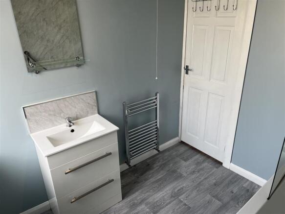 BATHROOM 2.JPG