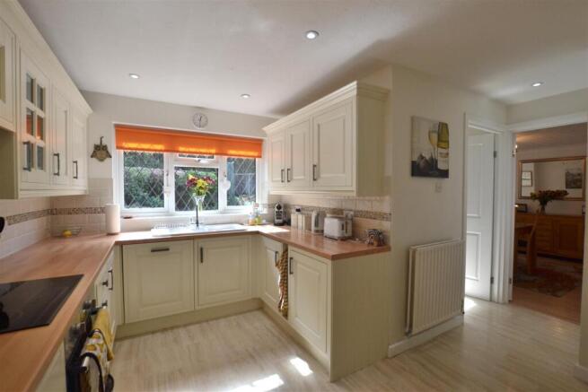 Kitchen 1.JPG