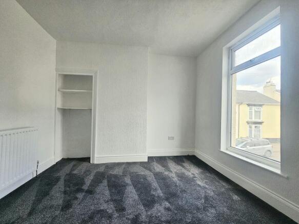 2 bed End of Terrace to rent Image 12