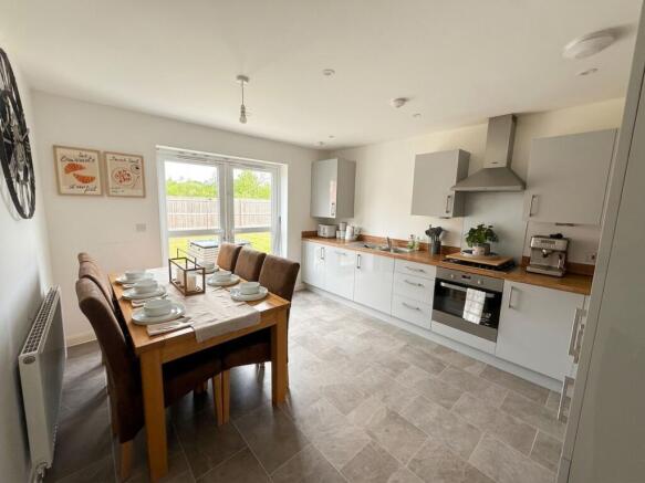 3 bed Semi-Detached for sale Image 4