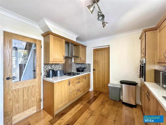 4 bed Semi-Detached for sale Image 6