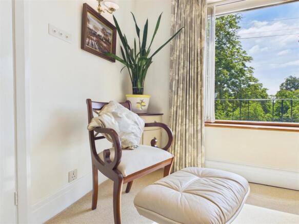 4 bed Detached for sale Image 9