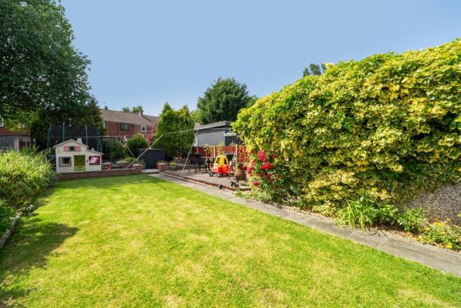 5 bed Semi-Detached for sale Image 9