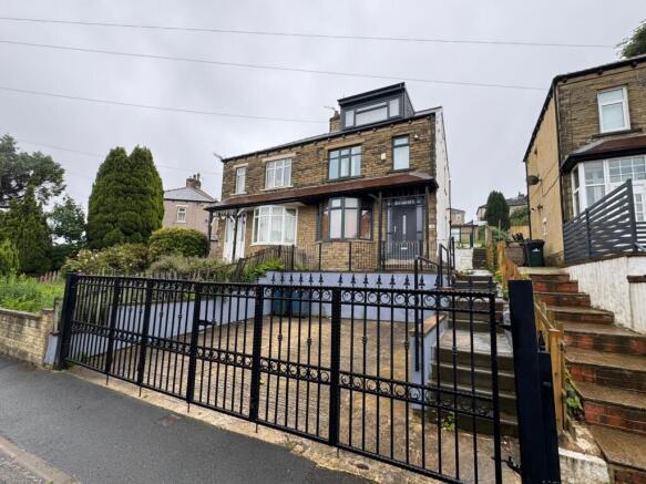 Superb Four¿Bedroom Semi¿Detached Property in