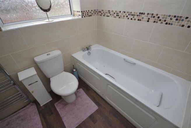 10oakcrescentBATHROOMVIEW2.JPG