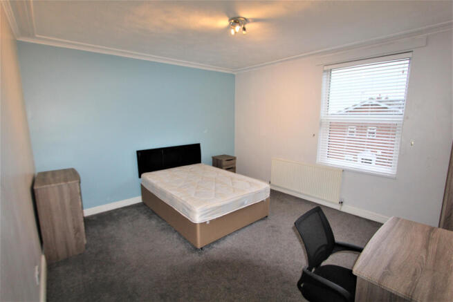 6 bed House to rent Image 11