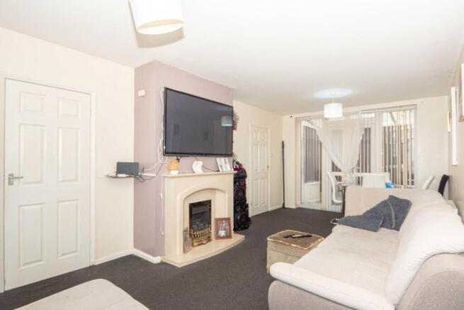 3 bed Semi-Detached for sale Image 3