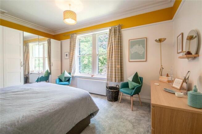 5 bed Detached for sale Image 8