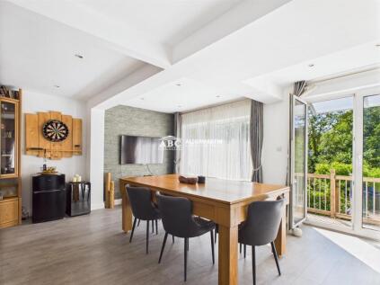 Upcroft Avenue, Edgware