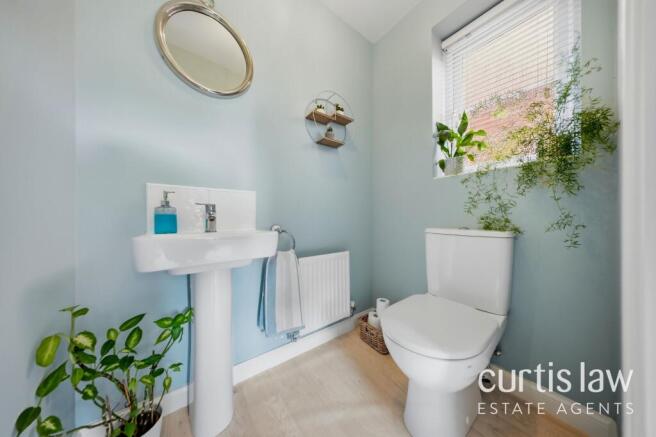 4 bed Detached for sale Image 7