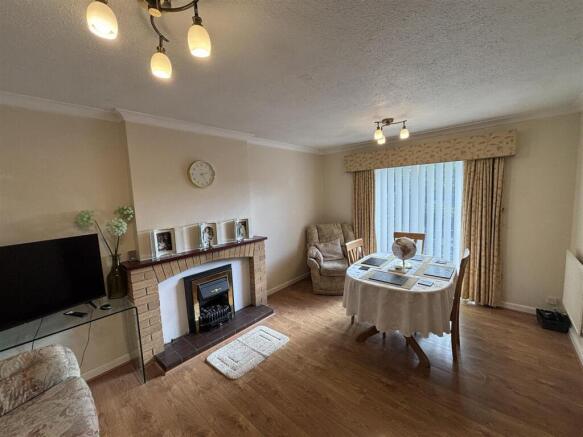 Ernee Close, Glenfield, Leicester photo 4