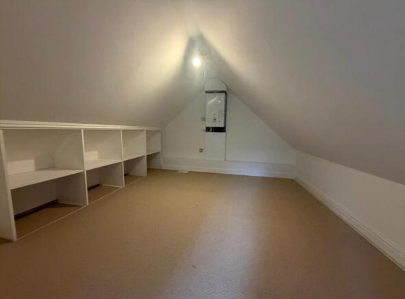 4 bed Terraced to rent Image 4