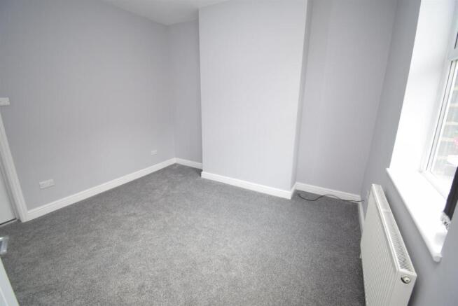 2 bed Terraced to rent Image 7