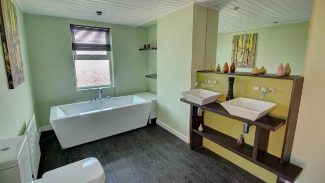 Bathroom (second view)