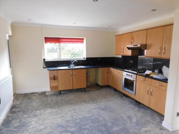 KITCHEN/DINING AREA