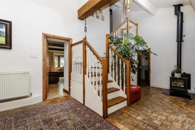 5 bed Detached for sale Image 12