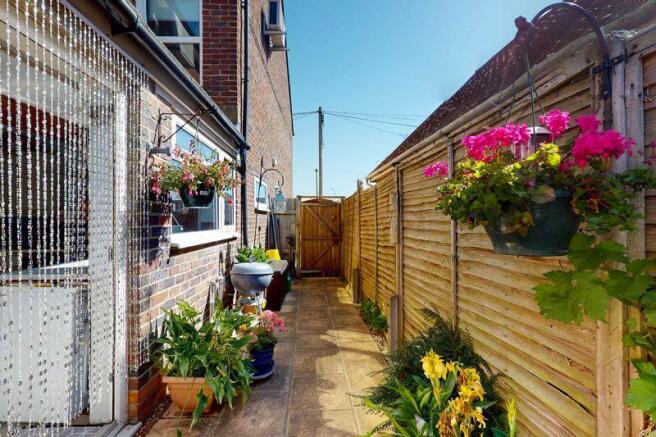 Side Garden Ac...