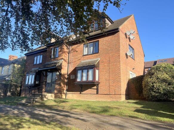 1-bed flat on Ludlow Mews - Ground Floor Flat with Patio Garden , £180,000