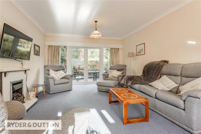 5 bed Detached for sale Image 7