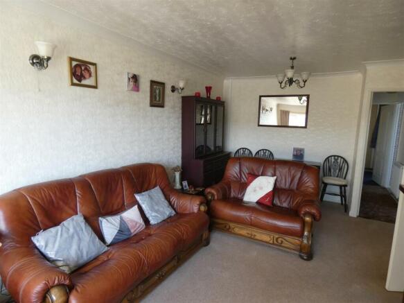SPACIOUS LOUNGE