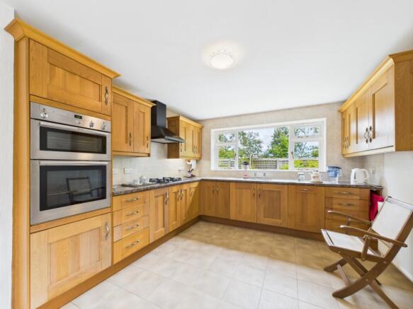 CAM02386G0-PR0138-STILL031