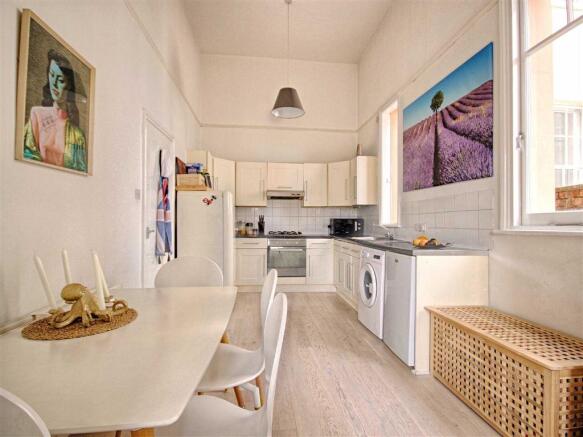 KITCHEN /DINING ROOM