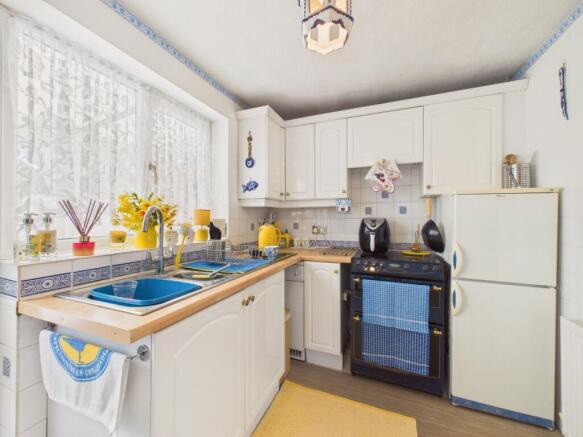 2 bed Semi-Detached for sale Image 6