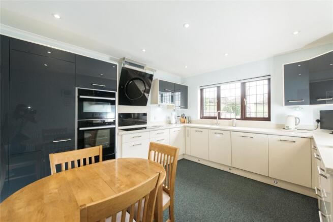 Kitchen/Breakfast Rm