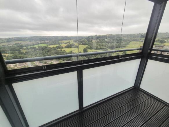 2 bed Apartment to rent Image 8