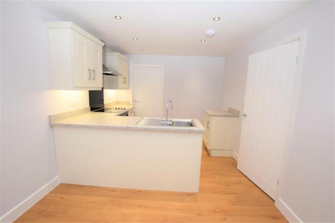 3 bed Detached Bungalow to rent Image 12