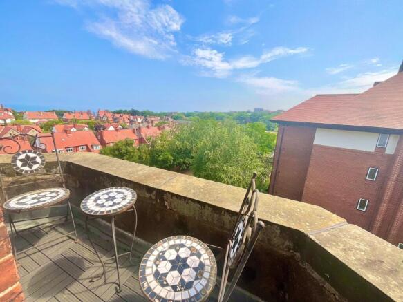 3 bed Flat for sale Image 11