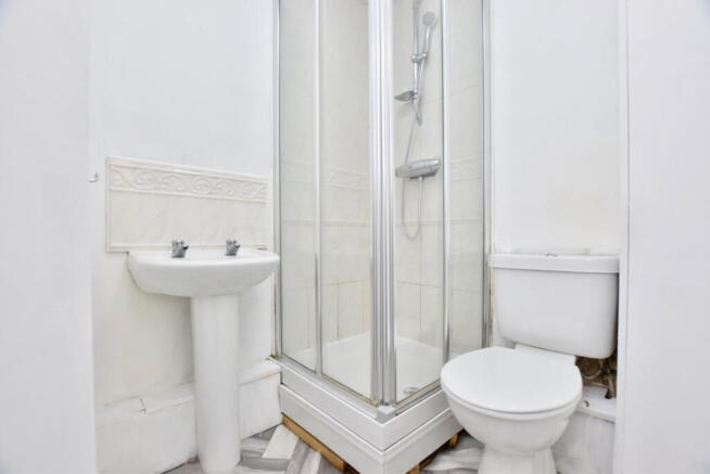 2 bed Ground Flat for sale Image 7