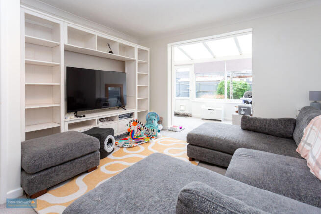 Sitting Room/ Dining Room