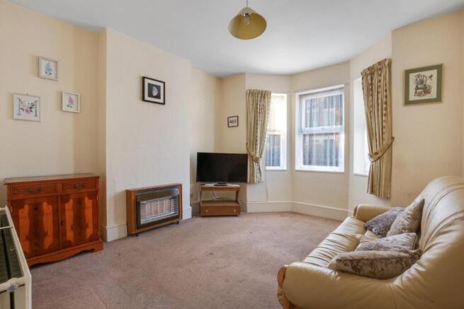 08-df43JHPropWorld - 4 Neiderwald Road1.jpg