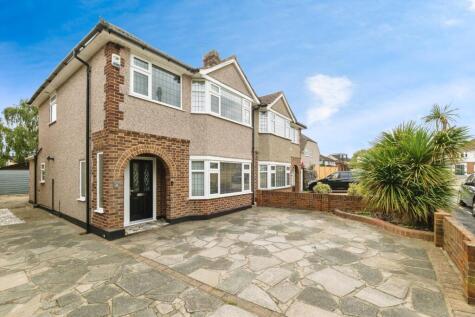 Garry Close, Romford, RM1