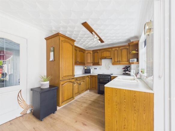 3 bed Semi-Detached for sale Image 9