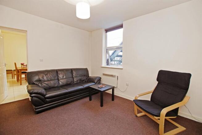 2 bed Apartment to rent Image 4