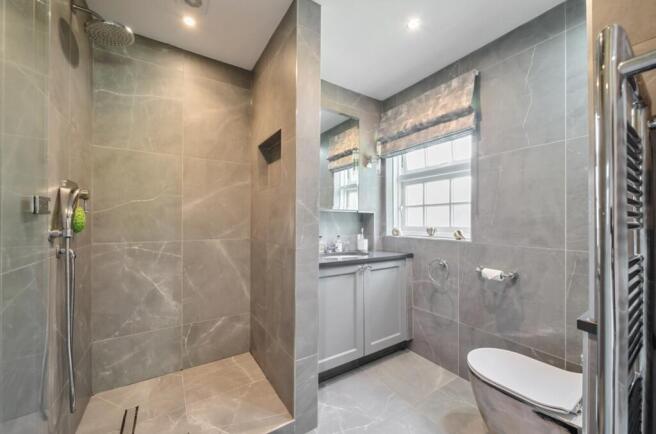 Ensuite to master bedroom