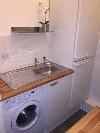 Farncombe kitch.jpg