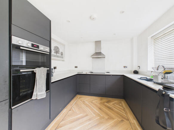 CAM01984G0-PR0546-STILL006