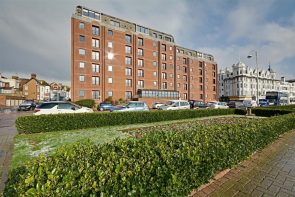 Flat 7, 35 37 Marina Court, Marina, Bexhill-on-sea TN40 1BW