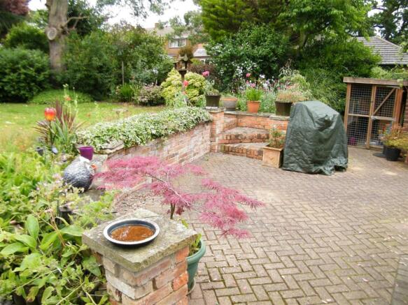 FURTHER GARDEN & PAT