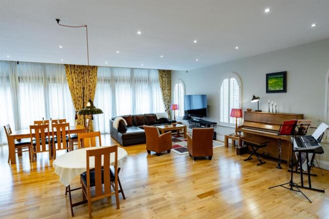 2 bed Town House for sale Image 12