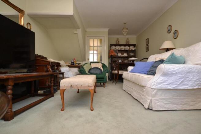 Sitting room/Dining 