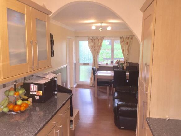 Kitchen & dining Roo