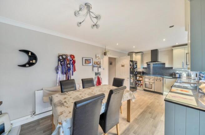 1405336-8-69777e5328aa5